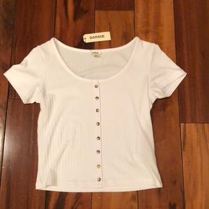 White ribbed skin-right shirt